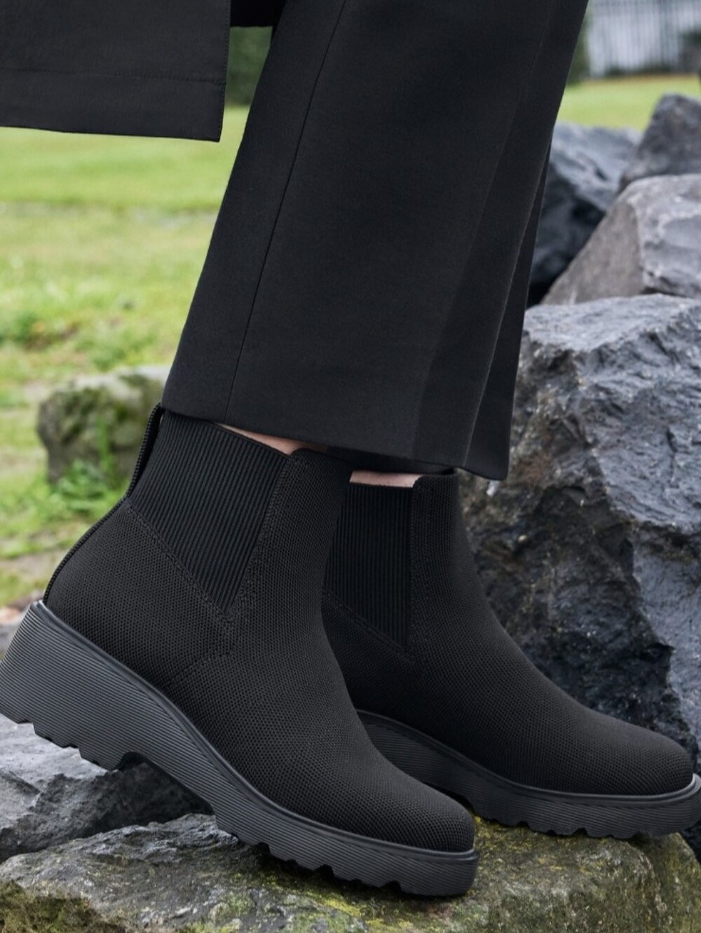 Vivaia Everly Round-Toe Chunky Platform Travel Boots Size 38 NWOT